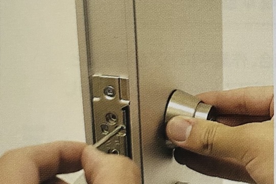 シリンダーを取り外す